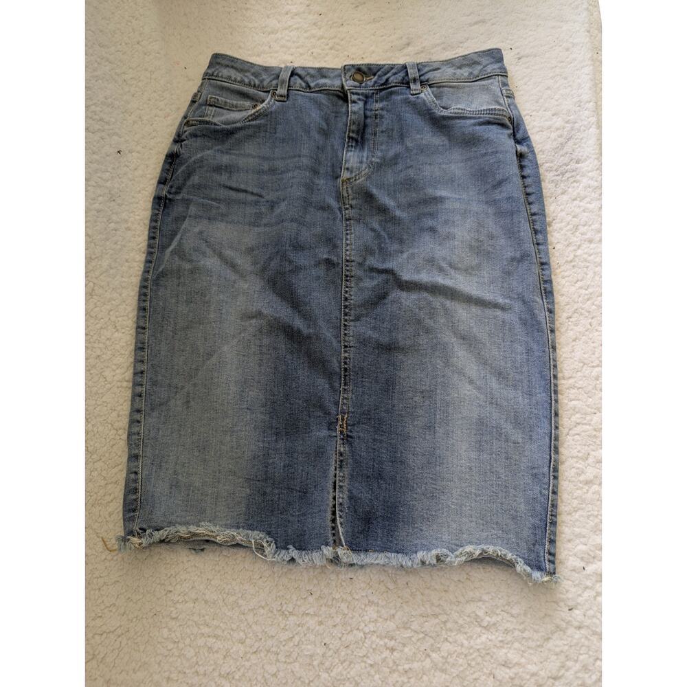Falls Creek Womens Size 8 Medium Wash Denim Raw Hem Knee Length Skirt Front Slit